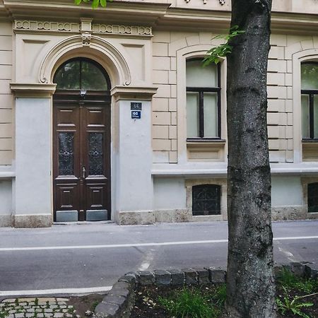 Mika Apartment And Studios Zagreb Buitenkant foto
