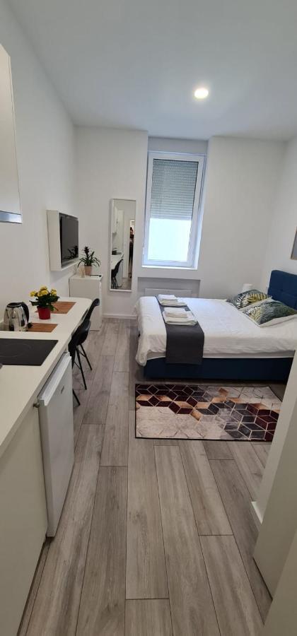 Mika Apartment And Studios Zagreb Buitenkant foto